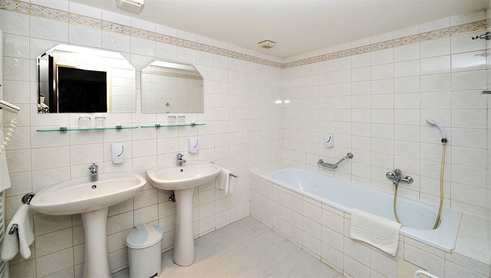 Hotel Adam Trutnov Luaran gambar